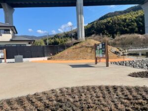 ふるさと愛好会で千人塚古墳を学ぶ。