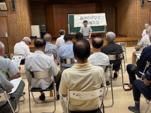 暑い中で熱く語る議会報告会開催。